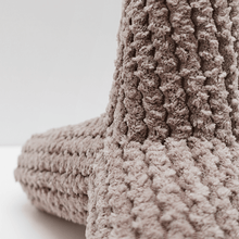 Cargar imagen en el visor de la galería, BREUER TAUPE | juguete con dos tipos de sonidos